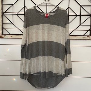 Gray and white long sleeved tunic shirt sz L